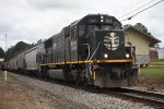 IC 1019 leads a NB empty grain at Magee.